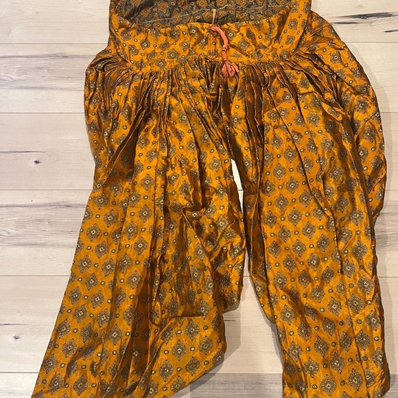 Women’s Indian 3 Piece Orange with Detailed Top & Pants w Matching Wrap-Large - Picture 2 of 9